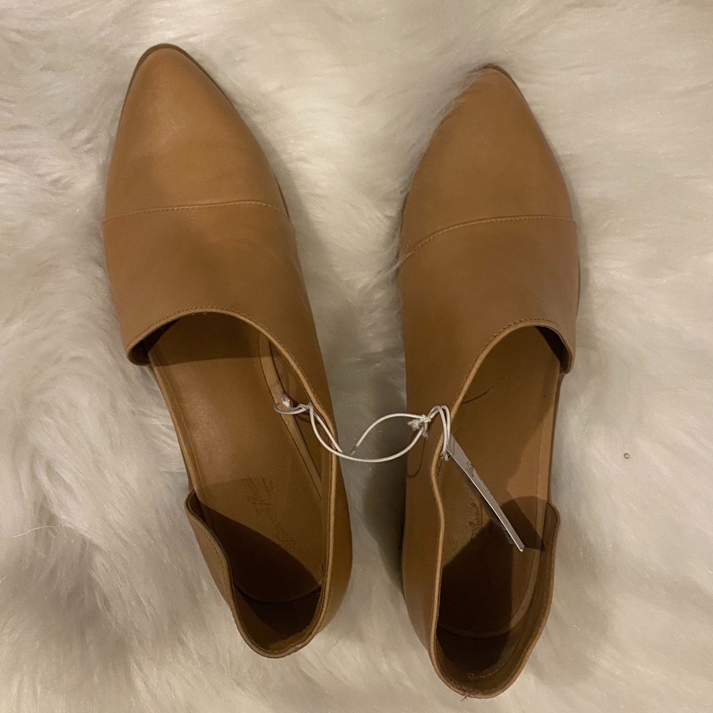 *BRAND NEW TAN SLIDE ON FLATS, A NEW DAY* (SZ 9)